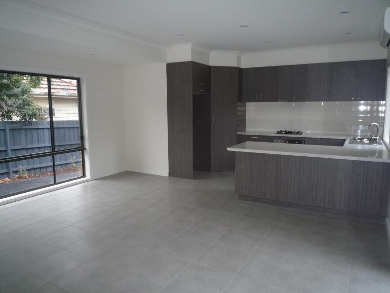 1/8 Kitchener Road, Croydon VIC 3136