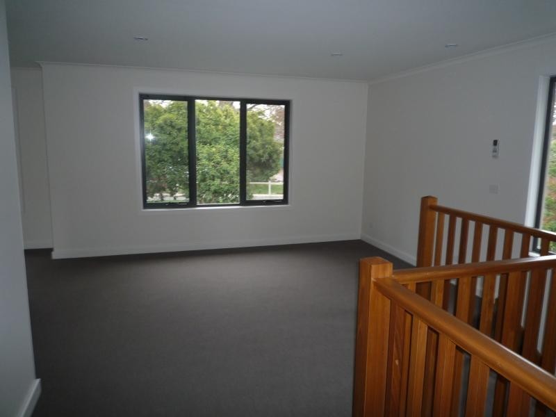 1/8 Kitchener Road, Croydon VIC 3136