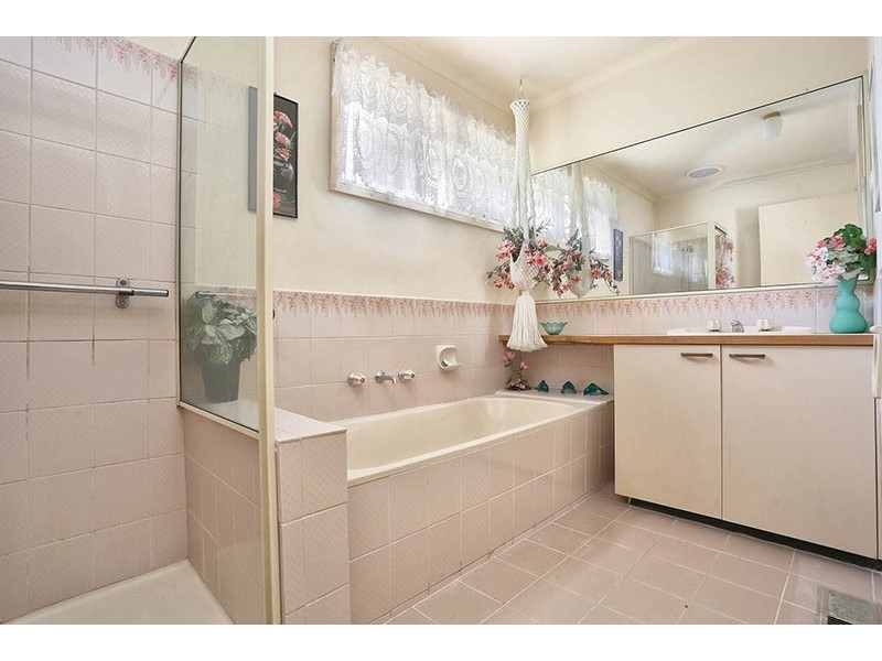 1/2 Rangeview Road, Boronia VIC 3155