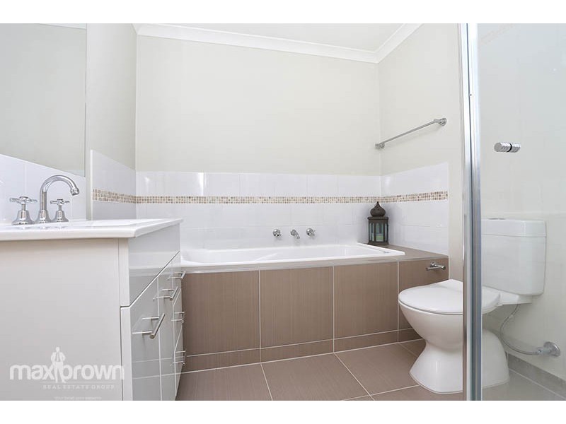 2/7 Mossfield Avenue, Ferntree Gully VIC 3156