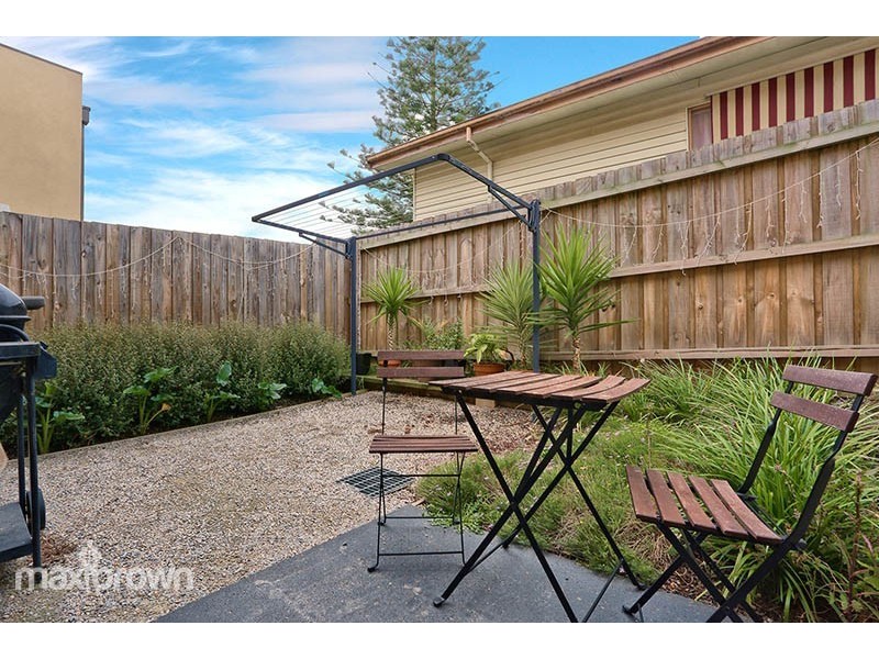 2/7 Mossfield Avenue, Ferntree Gully VIC 3156