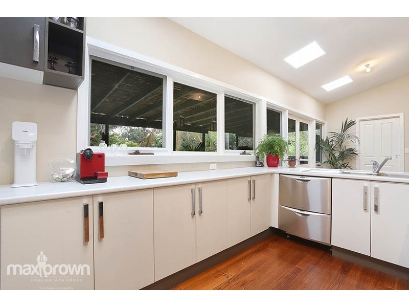 27 Heathfield Grove, Montrose VIC 3765