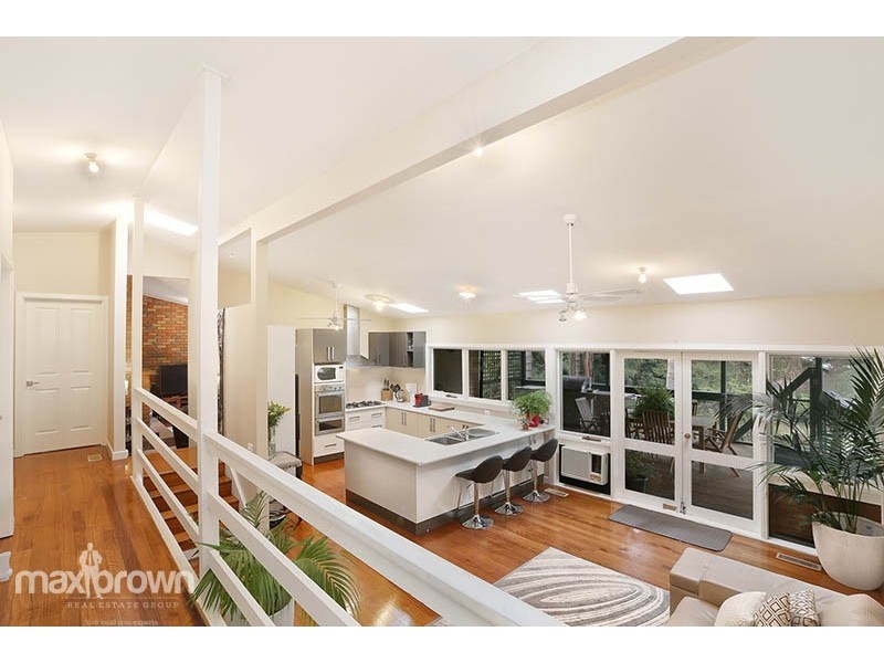 27 Heathfield Grove, Montrose VIC 3765