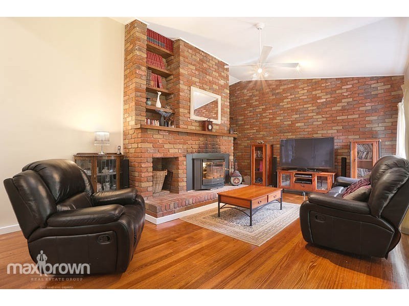 27 Heathfield Grove, Montrose VIC 3765
