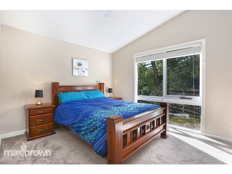 27 Heathfield Grove, Montrose VIC 3765