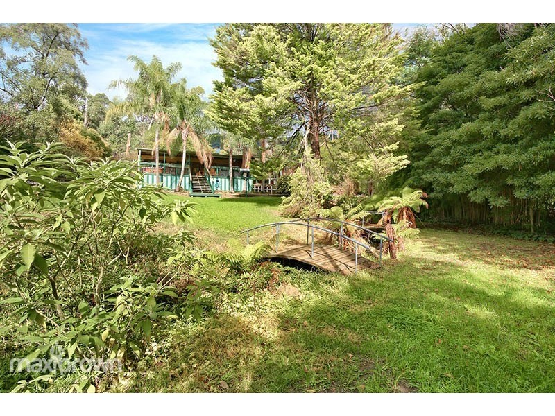 27 Heathfield Grove, Montrose VIC 3765