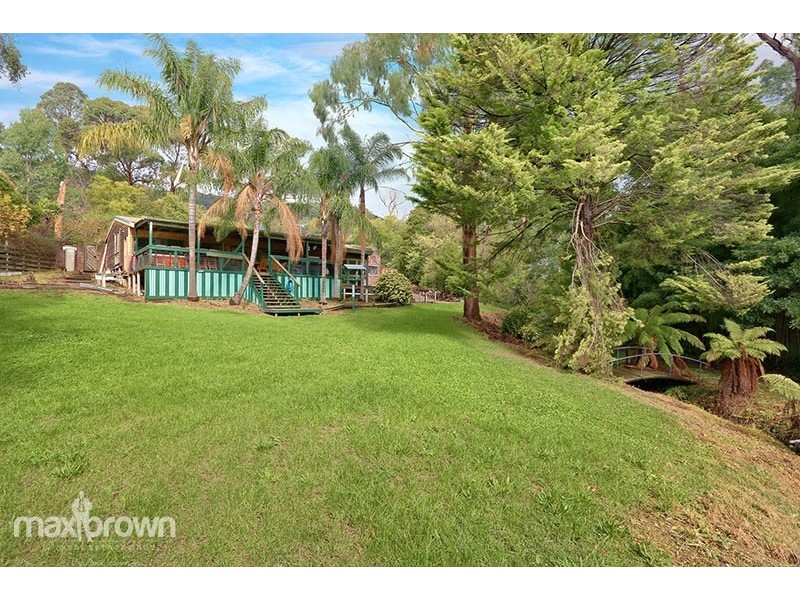 27 Heathfield Grove, Montrose VIC 3765