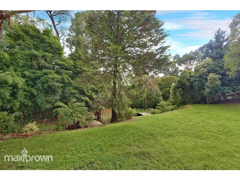 27 Heathfield Grove, Montrose VIC 3765