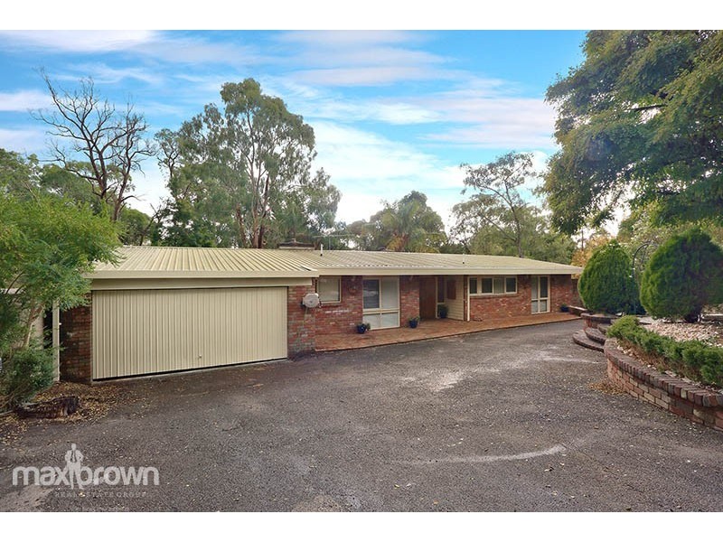 27 Heathfield Grove, Montrose VIC 3765
