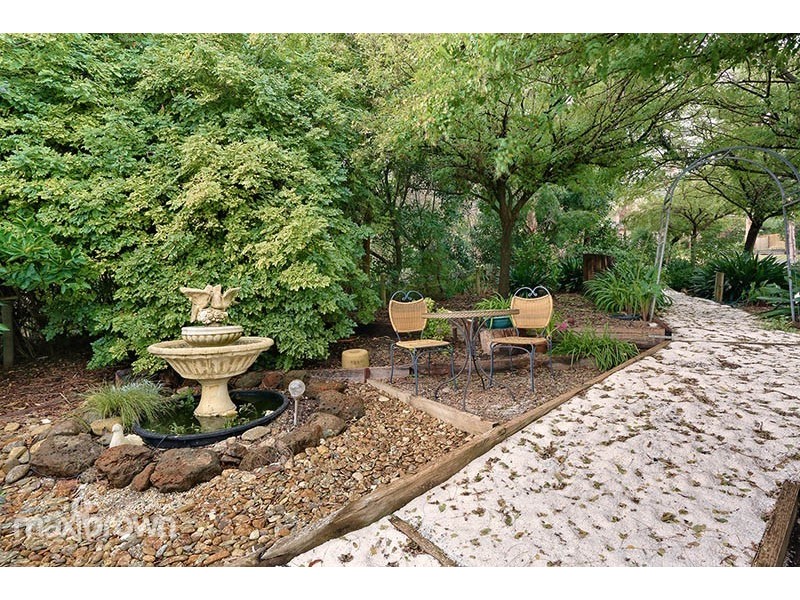 27 Heathfield Grove, Montrose VIC 3765