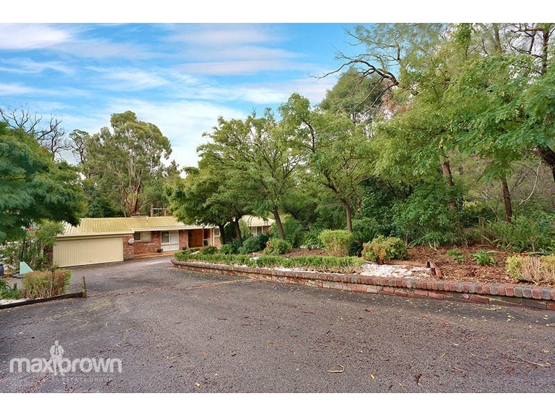 27 Heathfield Grove, Montrose VIC 3765