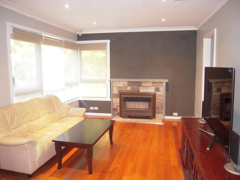 16 Greenville Street, Mooroolbark VIC 3138