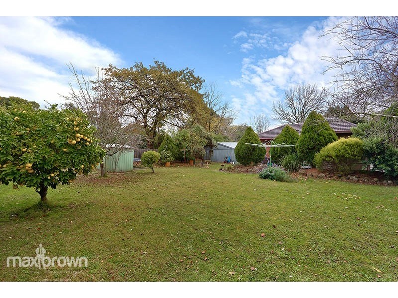 35 Woodland Ave, Croydon VIC 3136