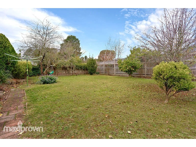 35 Woodland Ave, Croydon VIC 3136