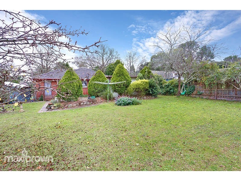 35 Woodland Ave, Croydon VIC 3136