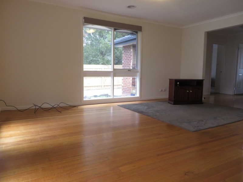 16 Landstrom Quadrant, Kilsyth VIC 3137