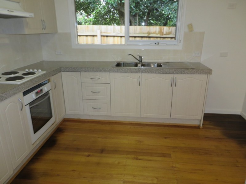 16 Landstrom Quadrant, Kilsyth VIC 3137