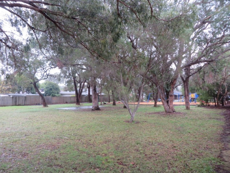 16 Landstrom Quadrant, Kilsyth VIC 3137