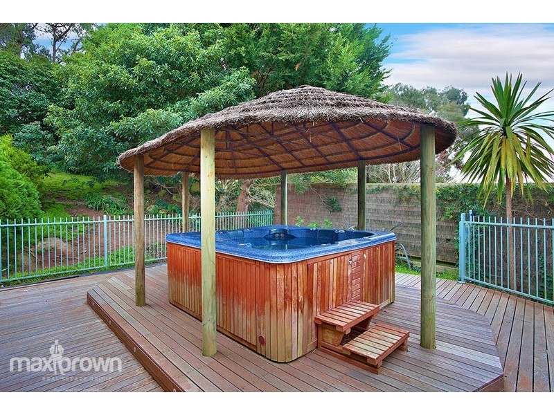 31 Smithacres Road, Montrose VIC 3765