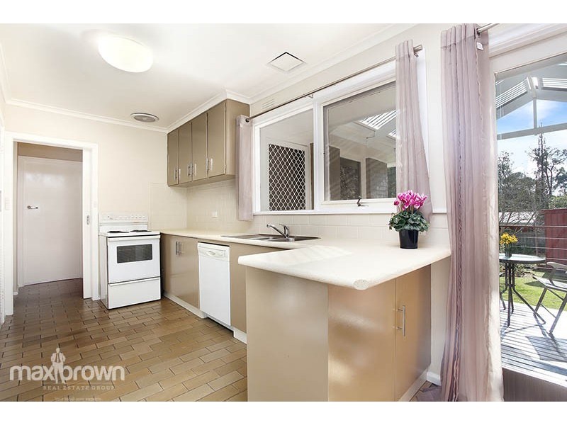 23 Mountain Drive, Mooroolbark VIC 3138