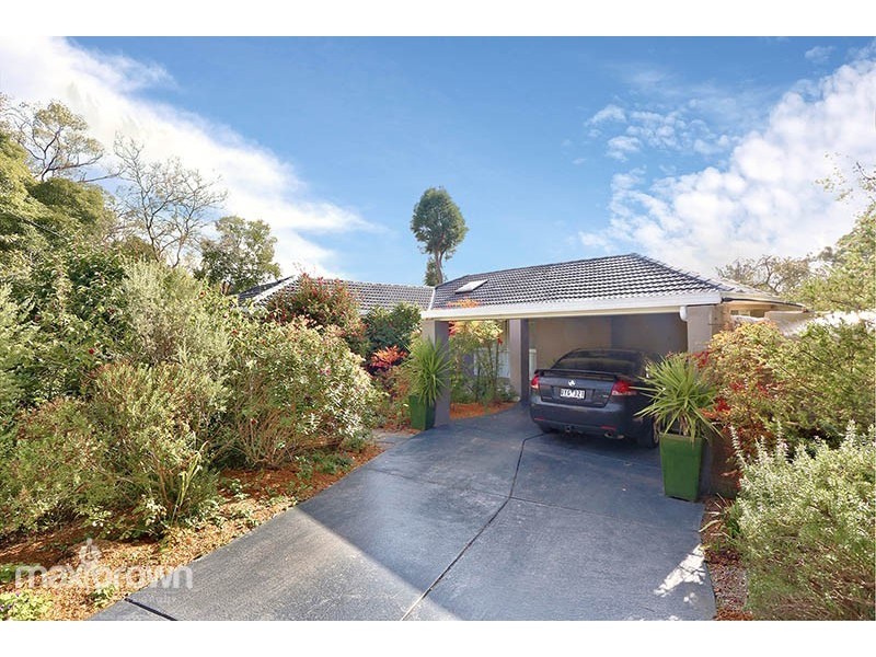 23 Mountain Drive, Mooroolbark VIC 3138