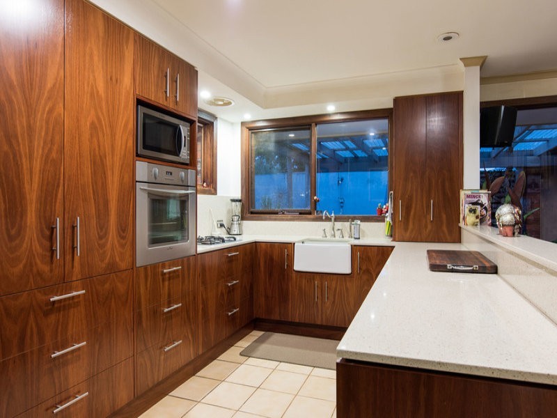 9 Tibarri Court, Mooroolbark VIC 3138