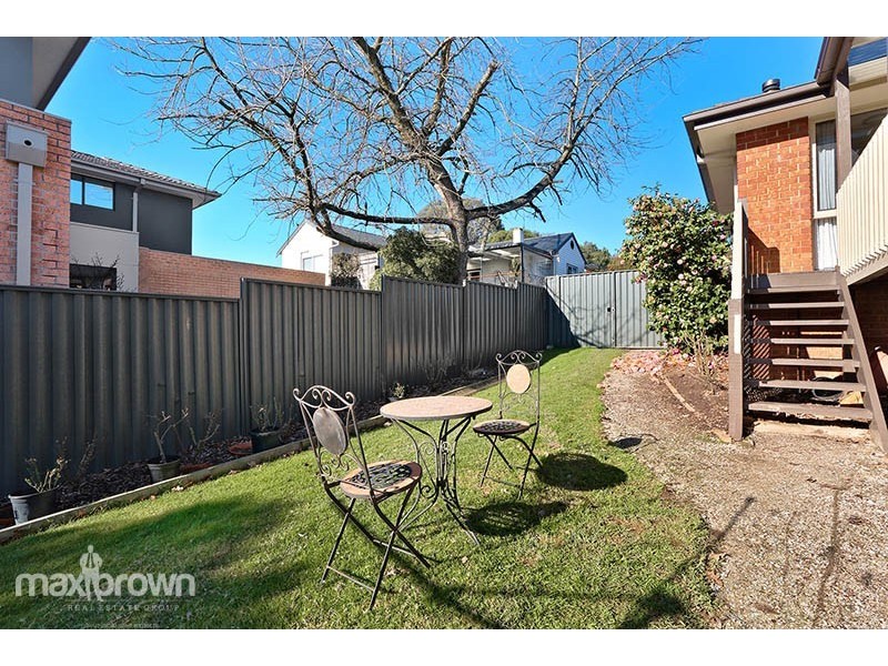 2/245 Hull Road, Mooroolbark VIC 3138