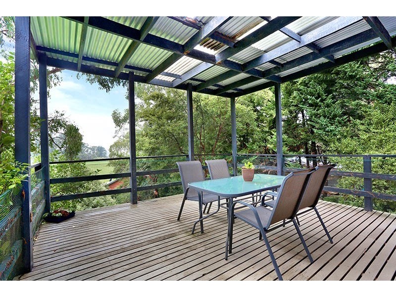 10 Eastview Avenue, Seville East VIC 3139