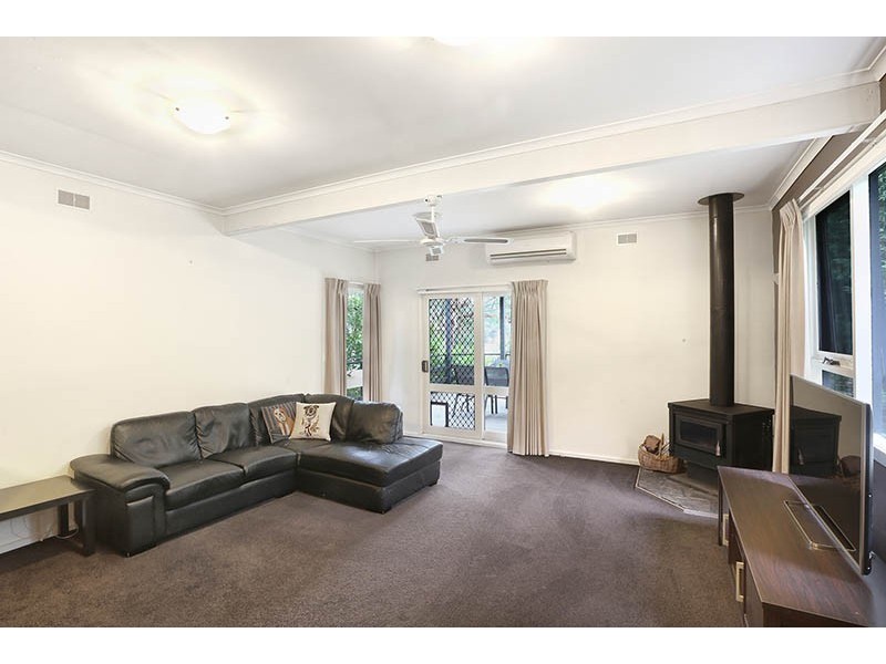 10 Eastview Avenue, Seville East VIC 3139