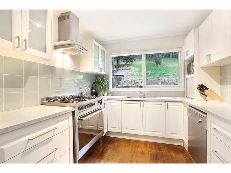 10 Eastview Avenue, Seville East VIC 3139
