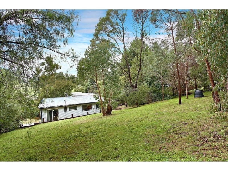 10 Eastview Avenue, Seville East VIC 3139