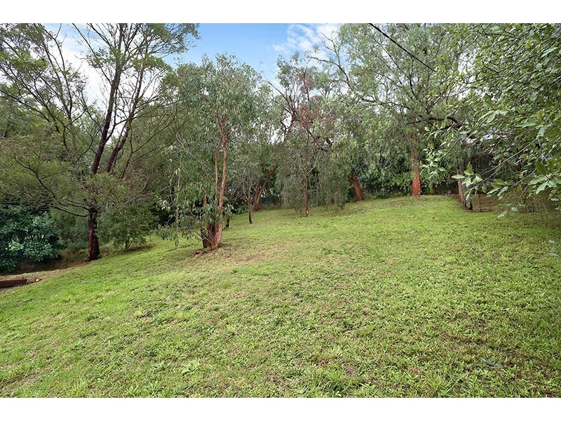 10 Eastview Avenue, Seville East VIC 3139