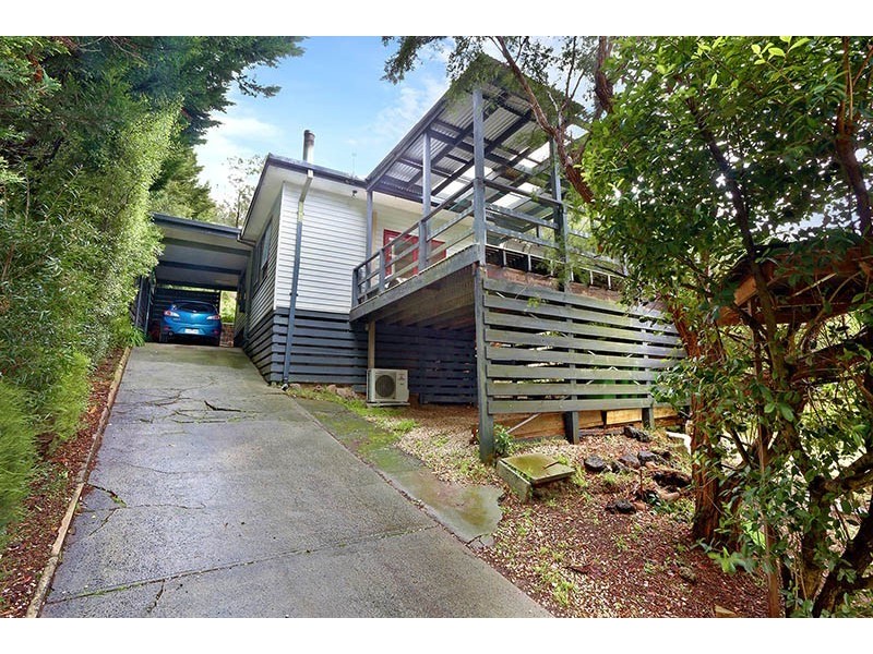 10 Eastview Avenue, Seville East VIC 3139
