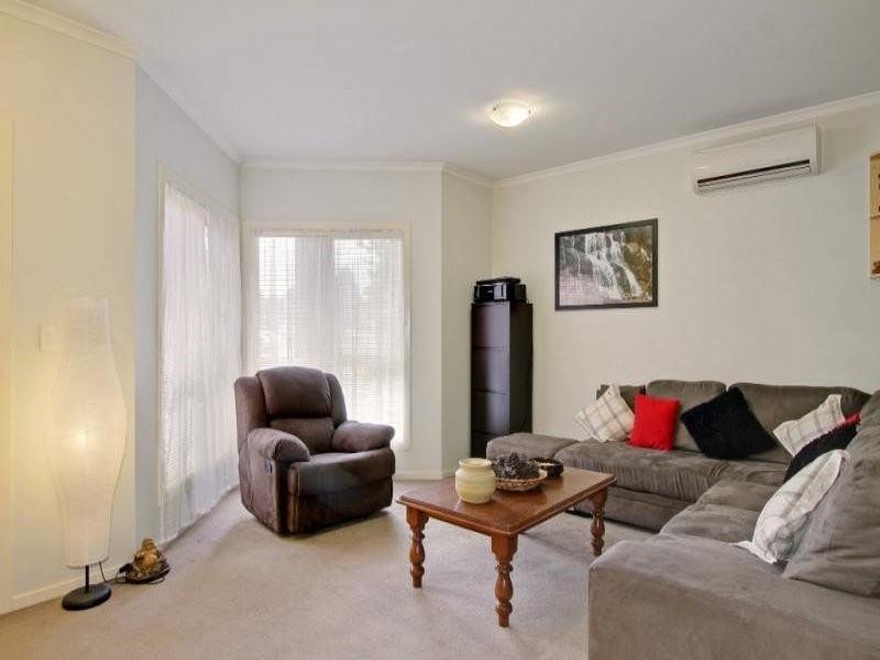 2/13-15 Hewish Road, Croydon VIC 3136