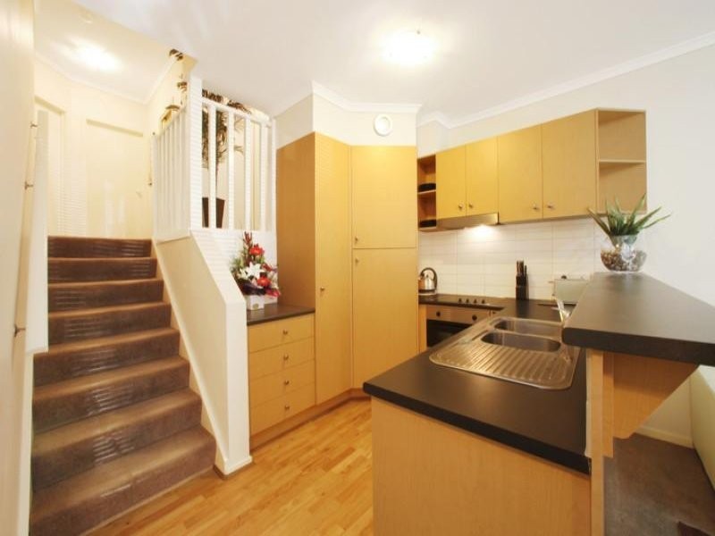 2/13-15 Hewish Road, Croydon VIC 3136