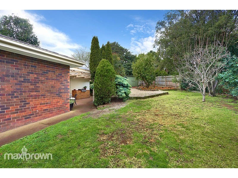 10 Wildberry Close, Croydon Hills VIC 3136