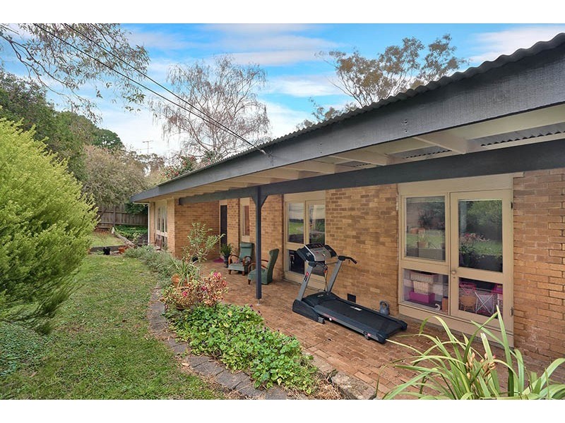 17 Shane Crescent, Croydon South VIC 3136