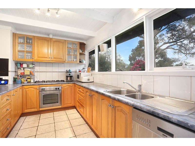 17 Shane Crescent, Croydon South VIC 3136