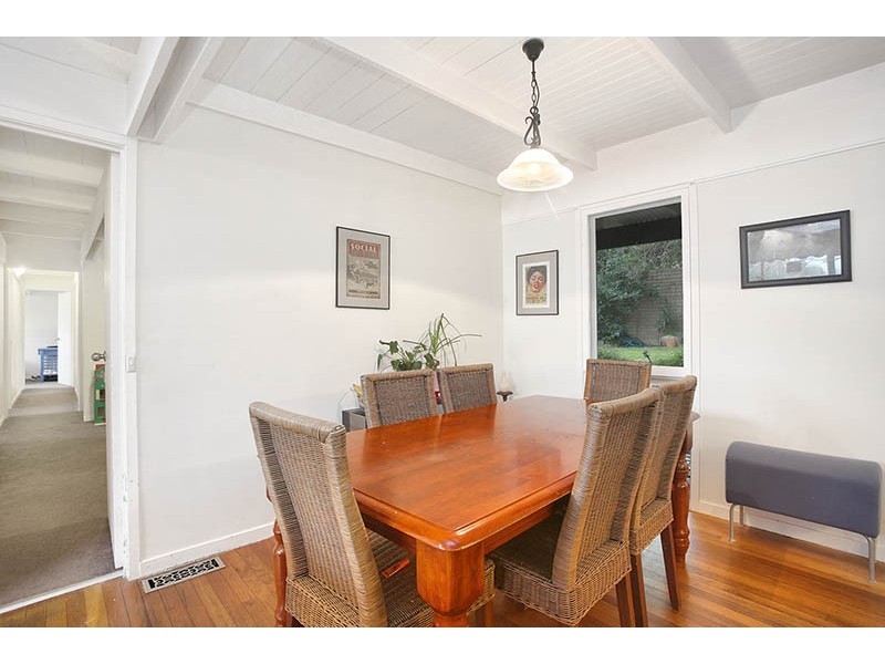 17 Shane Crescent, Croydon South VIC 3136