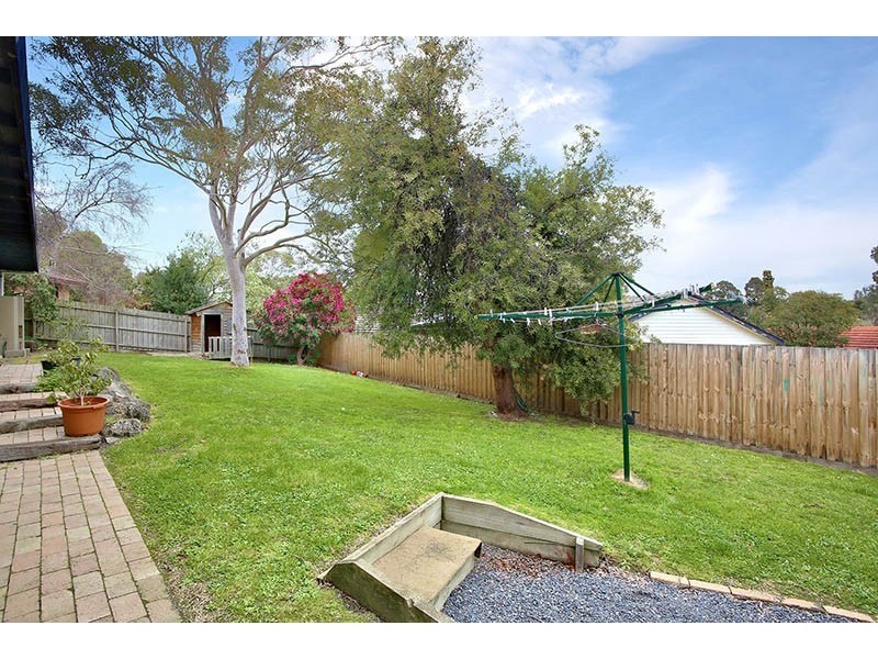 17 Shane Crescent, Croydon South VIC 3136