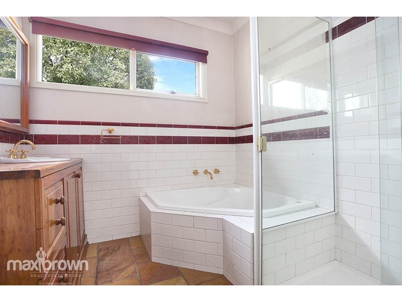 15 Lemnos Street, Croydon VIC 3136