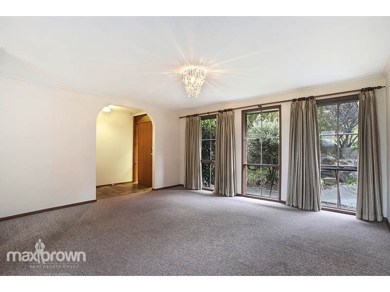 11 Hakea Drive, Montrose VIC 3765