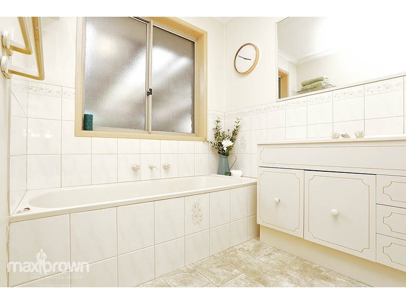 8 Woodridge Close, Montrose VIC 3765