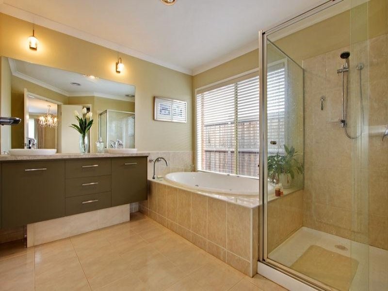 41 Sussex Avenue, Cranbourne North VIC 3977