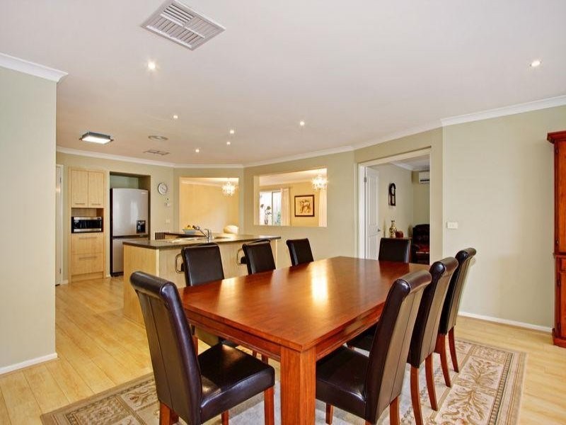 41 Sussex Avenue, Cranbourne North VIC 3977