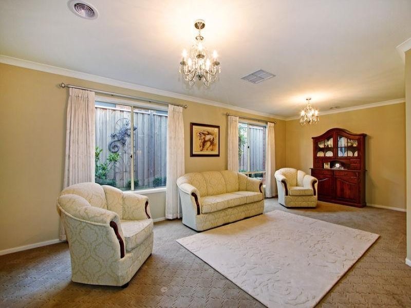 41 Sussex Avenue, Cranbourne North VIC 3977