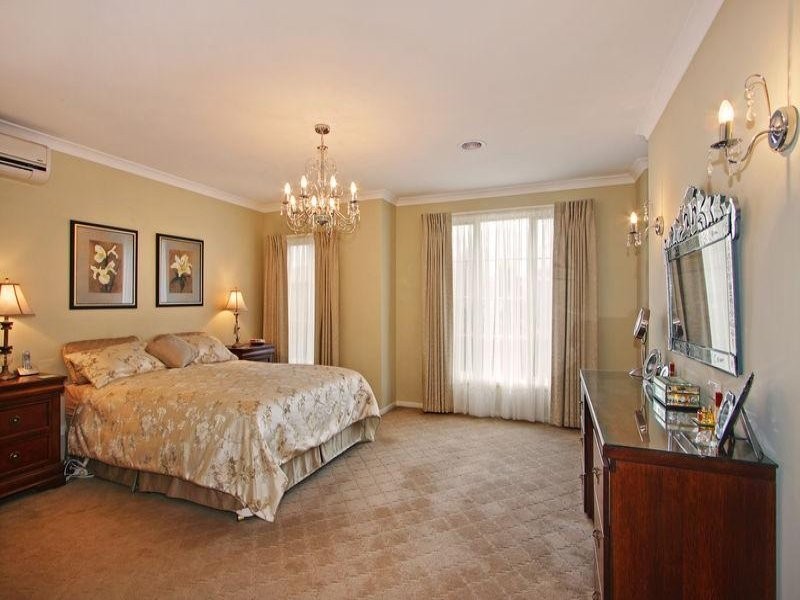 41 Sussex Avenue, Cranbourne North VIC 3977