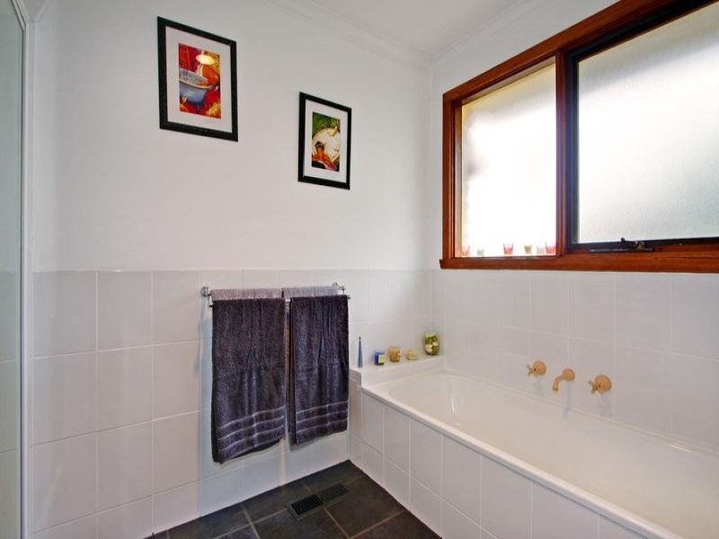 20 Rachael Drive, Mooroolbark VIC 3138