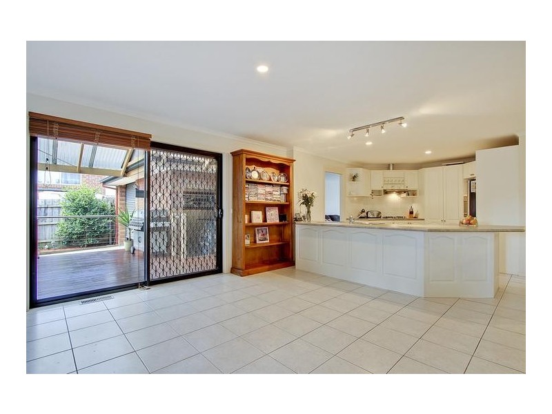 6 Darnley Way, Mooroolbark VIC 3138