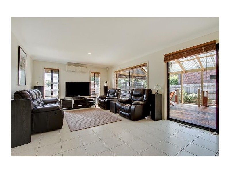6 Darnley Way, Mooroolbark VIC 3138